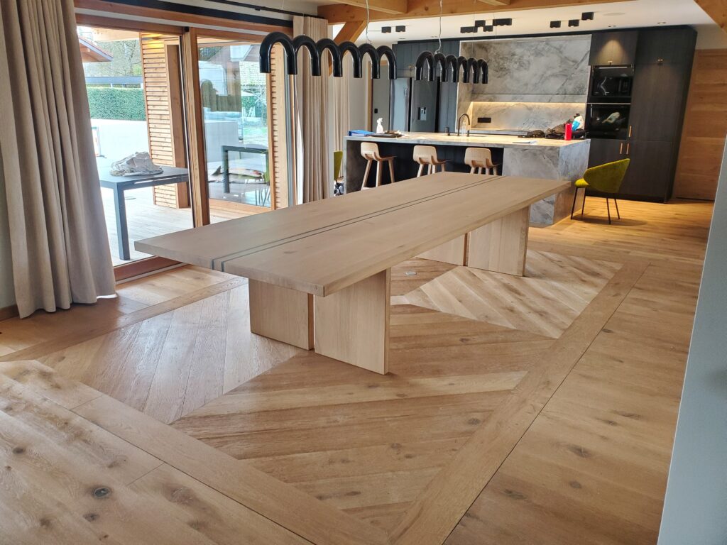 table de cuisine en bois clair